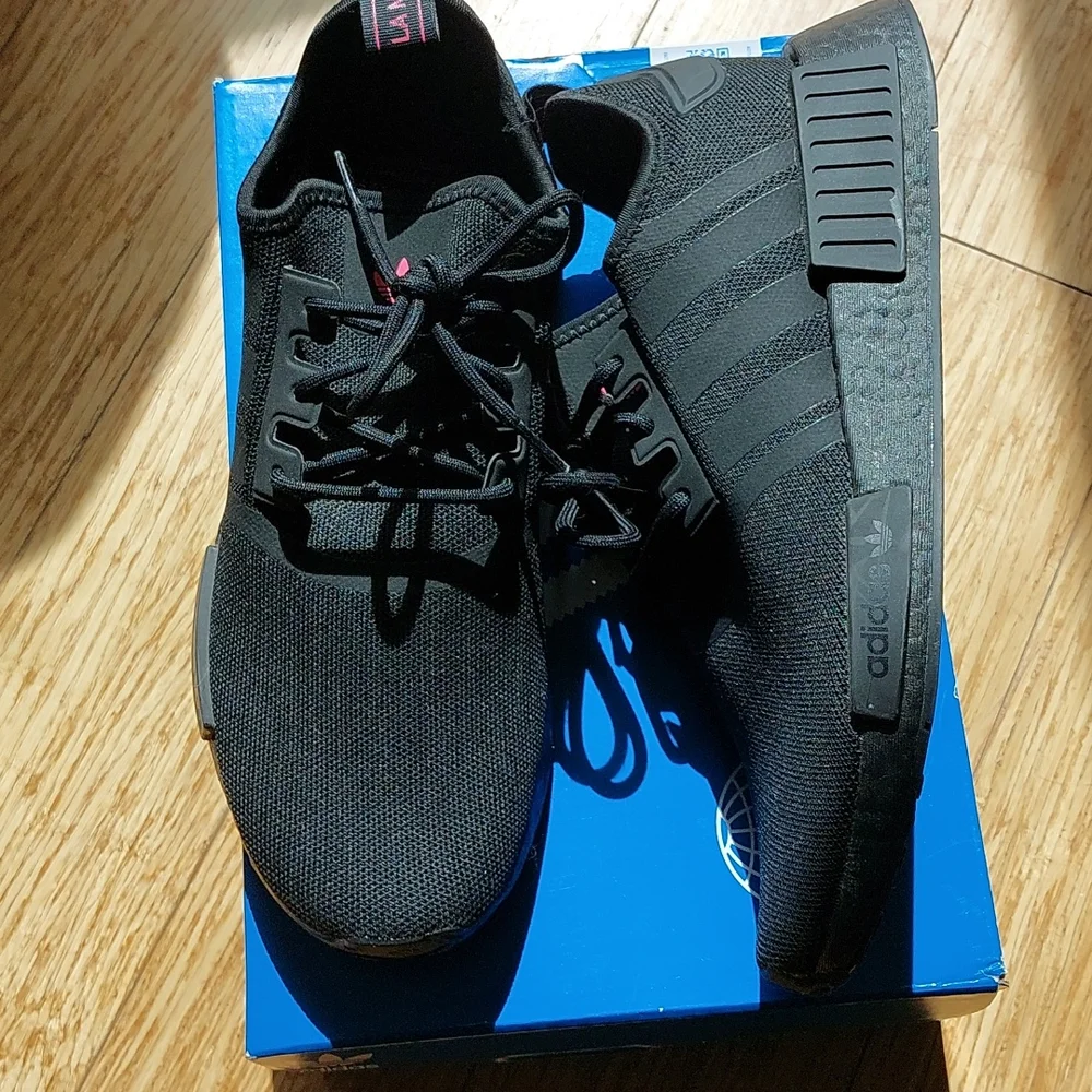 Womens Adidas Sneakers - Picture 1 of 7